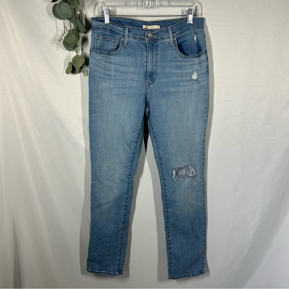 Levi’s | High Rise Straight Light Wash Jeans Denim Distressed Women’s Size 31